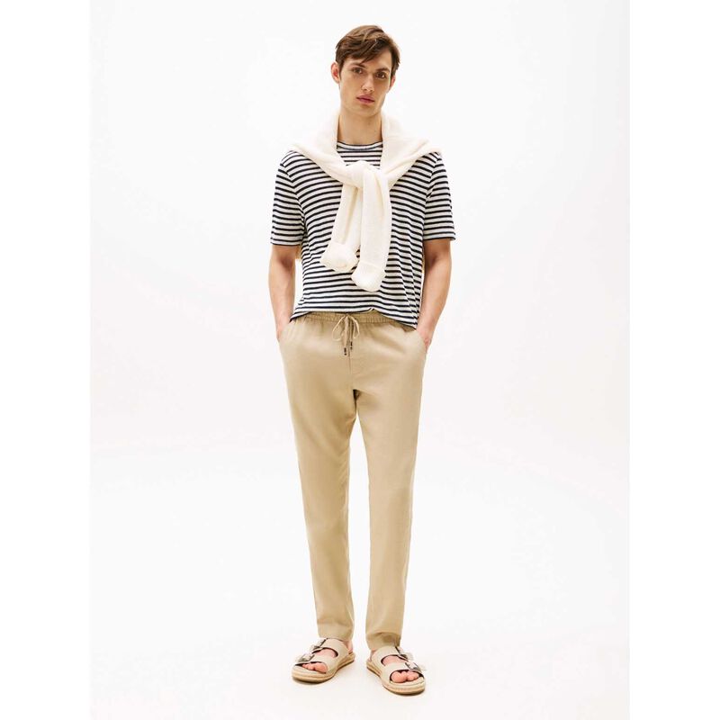 Tommy Hilfiger Harlem Relaxed Tapered Leg Chinos image number 3